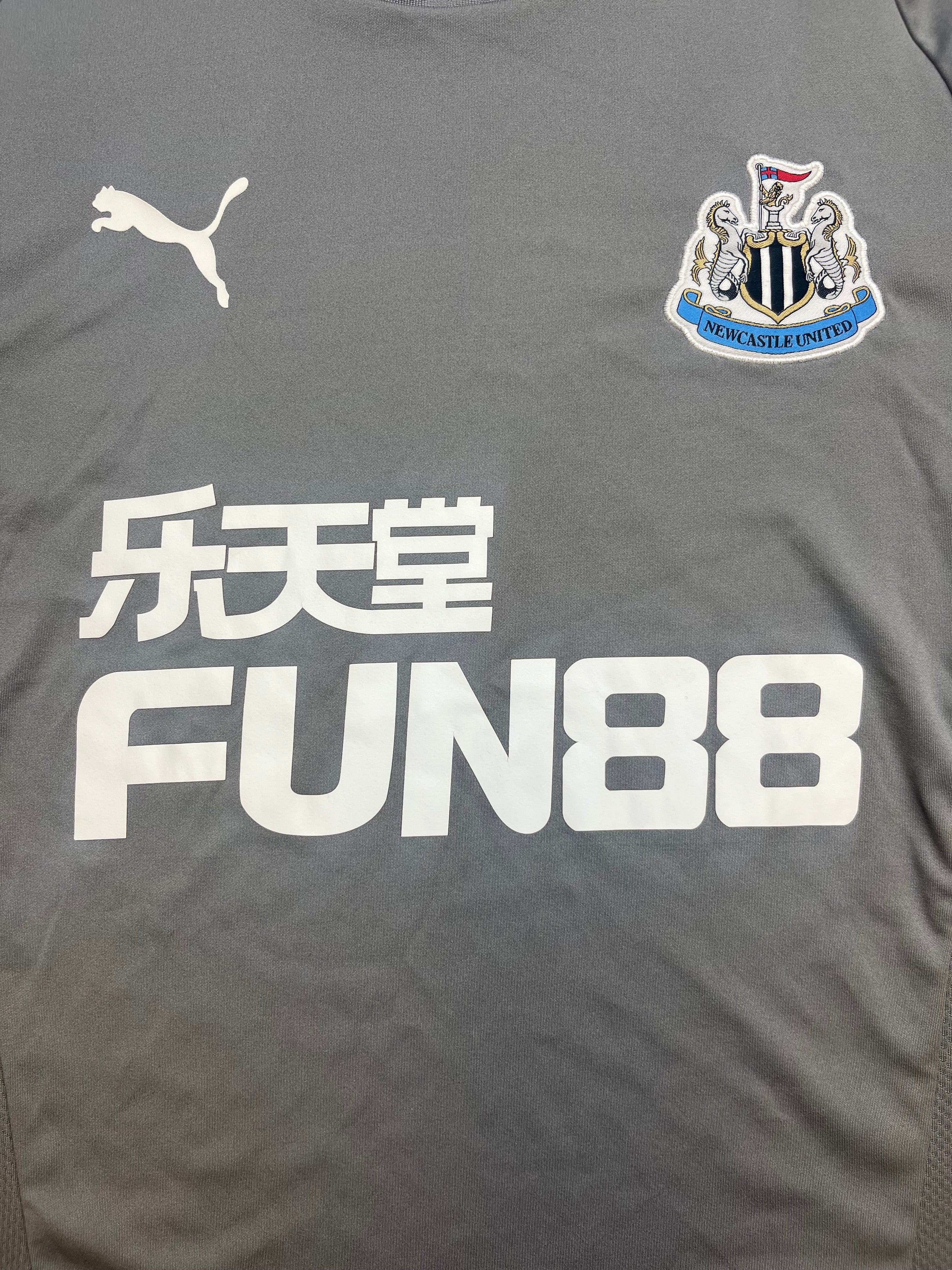 2017/18 Newcastle Training Shirt (M) 9/10